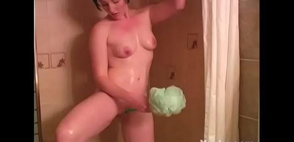  MILF Annie Masturbating In The Shower